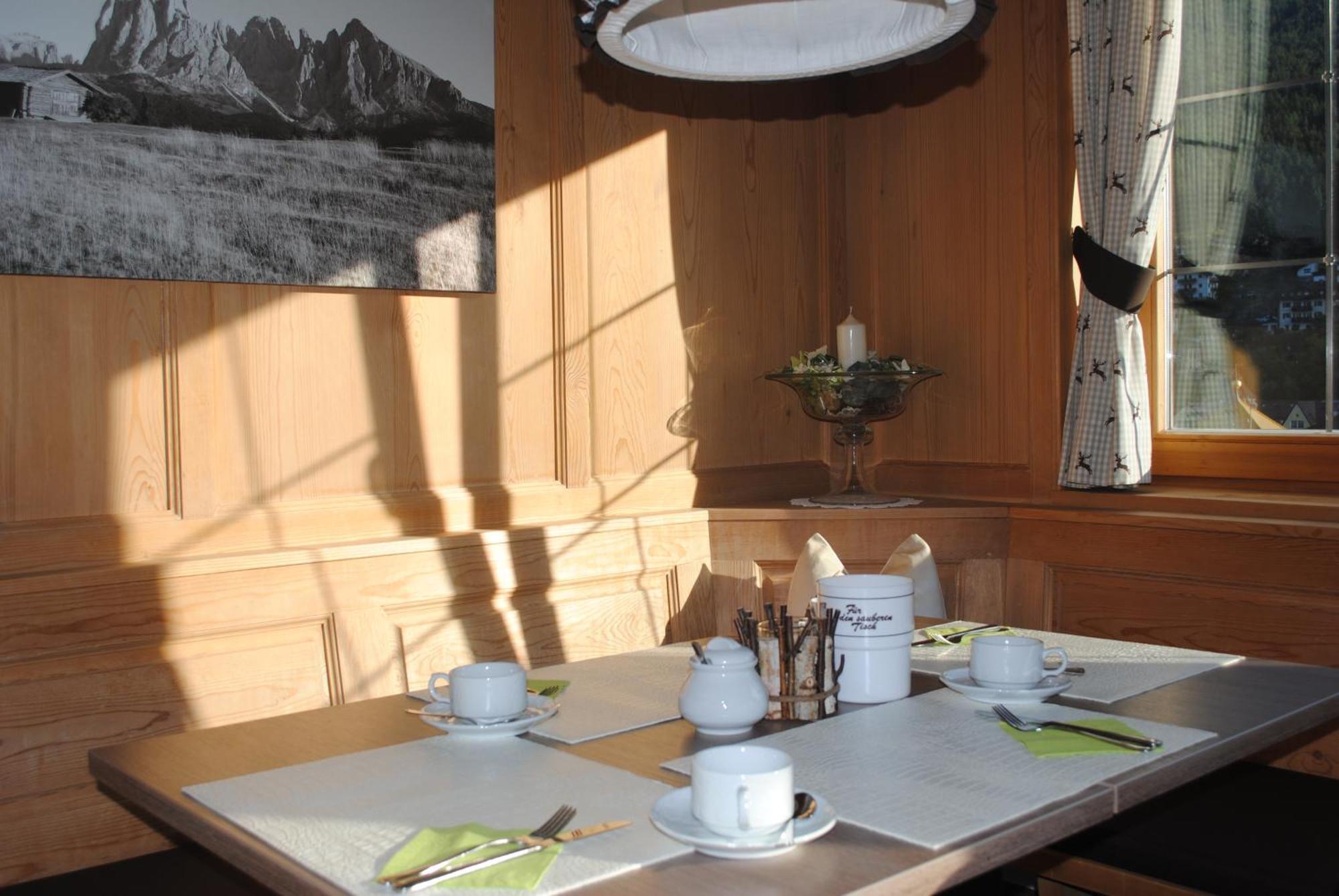 Hotel Garni Walter Ortisei Esterno foto